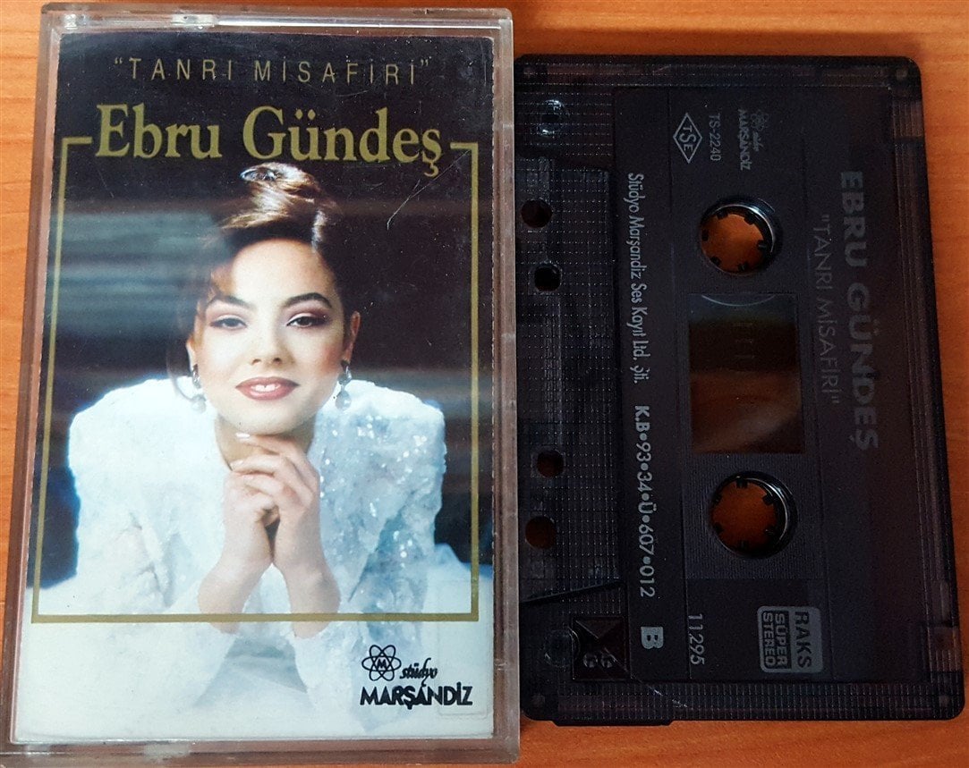 EBRU GÜNDEŞ - TANRI MİSAFİRİ KASET 2.EL
