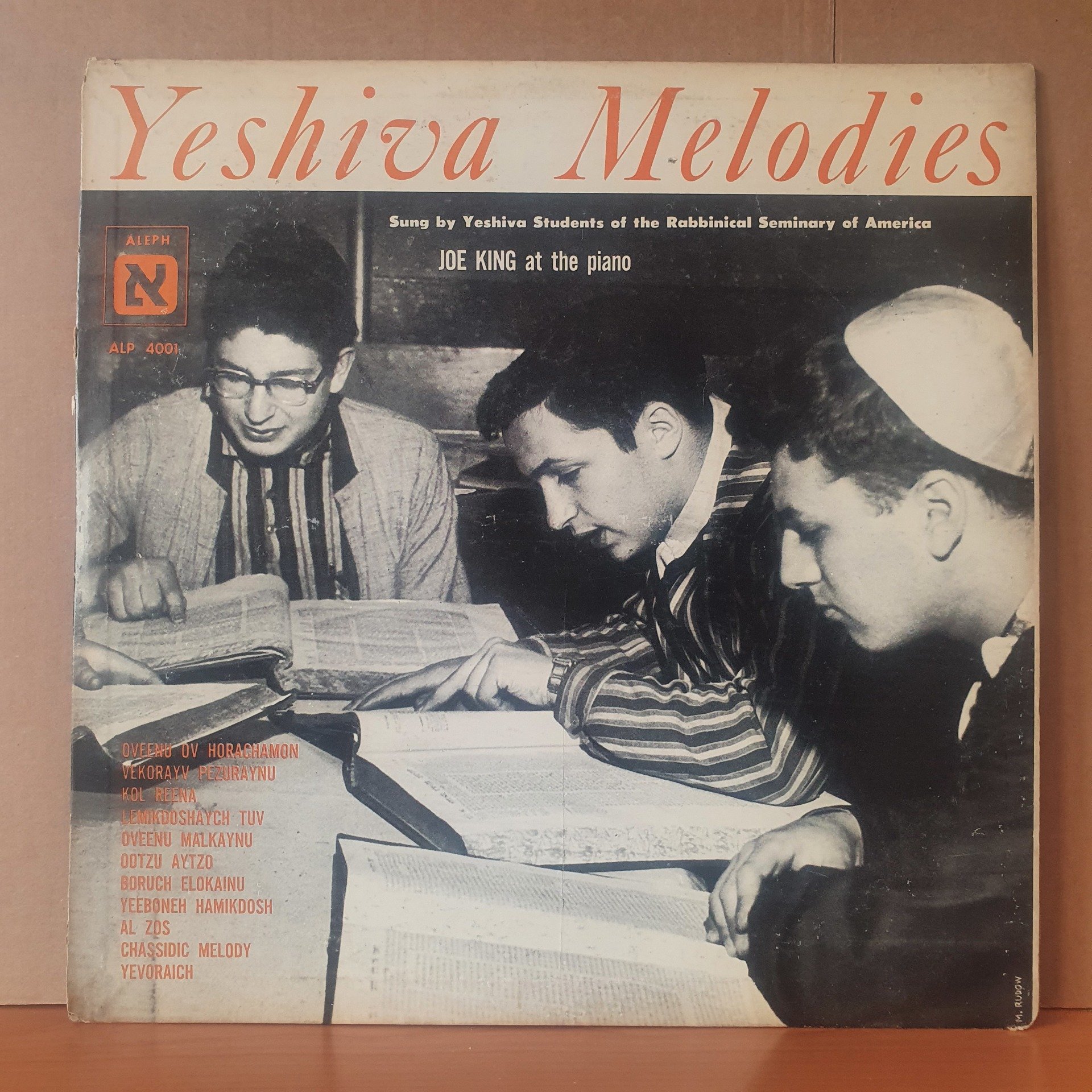YESHIVA MELODIES / YESHIVA STUDENTS OF THE RABBINICAL SEMINARY OF AMERICA, JOE KING - LP 2.EL PLAK