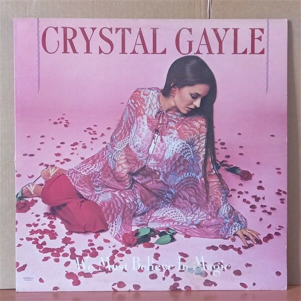 CRYSTAL GAYLE – WE MUST BELIEVE IN MAGIC (1977) - LP 2.EL PLAK
