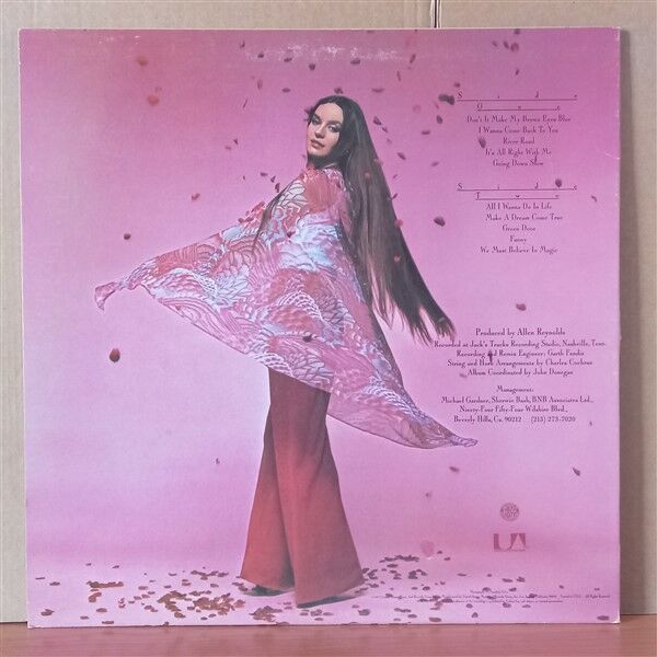 CRYSTAL GAYLE – WE MUST BELIEVE IN MAGIC (1977) - LP 2.EL PLAK