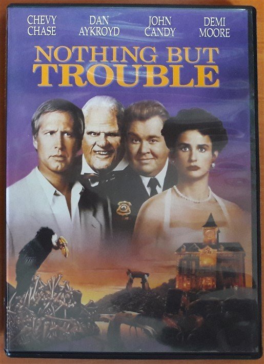 NOTHING BUT TROUBLE - CHEVY CHASE - DVD 2.EL 1. BÖLGE TR ALTYAZI YOKTUR