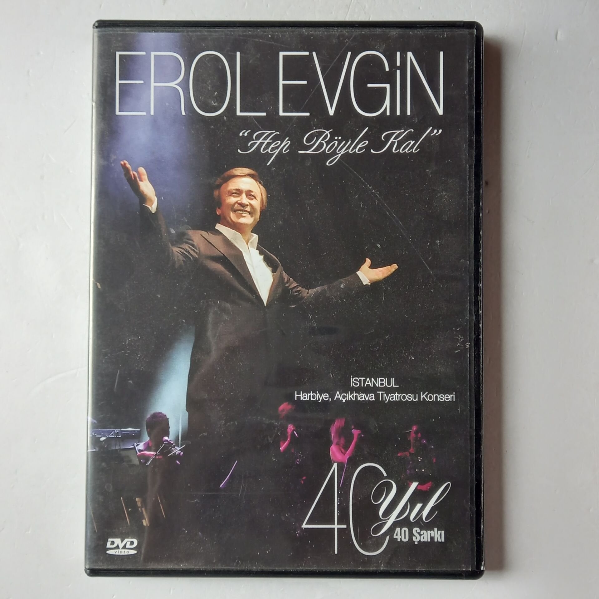 EROL EVGİN - HEP BÖYLE KAL / İSTANBUL HARBİYE AÇIKHAVA TİYATROSU KONSERİ - DVD 2.EL