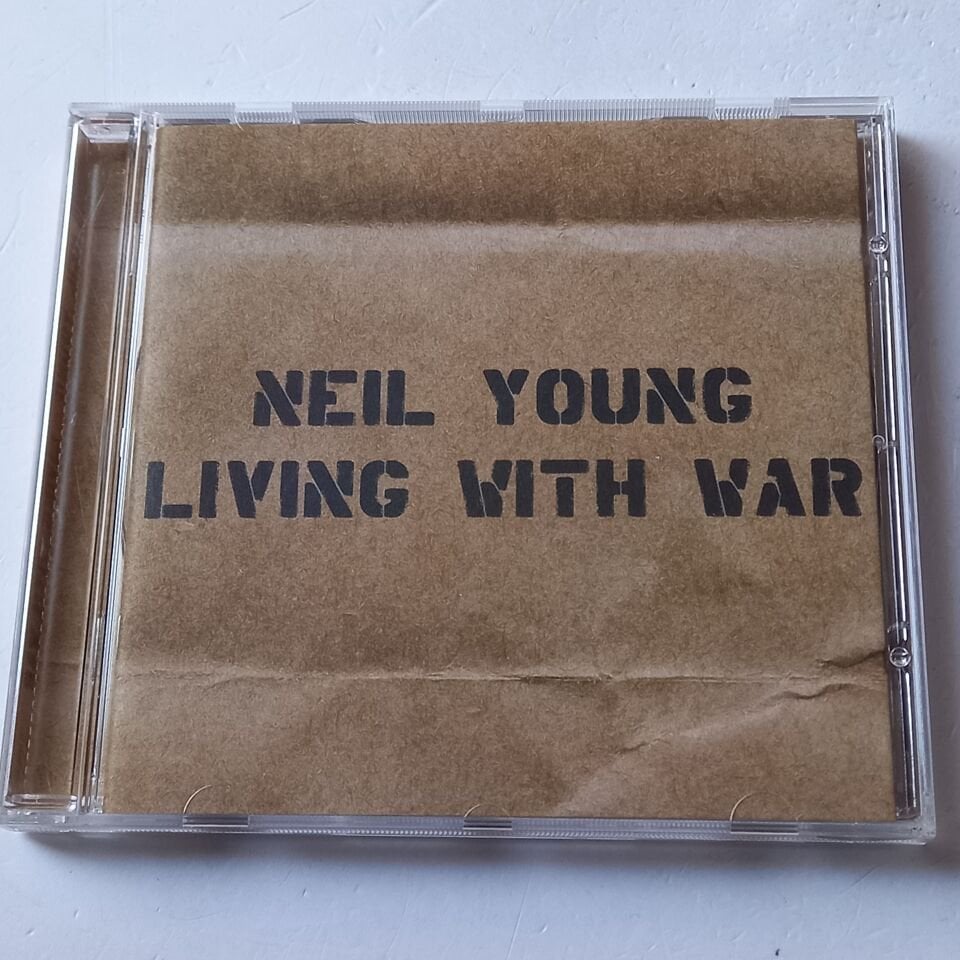 NEIL YOUNG – LIVING WITH WAR (2006) - CD 2.EL