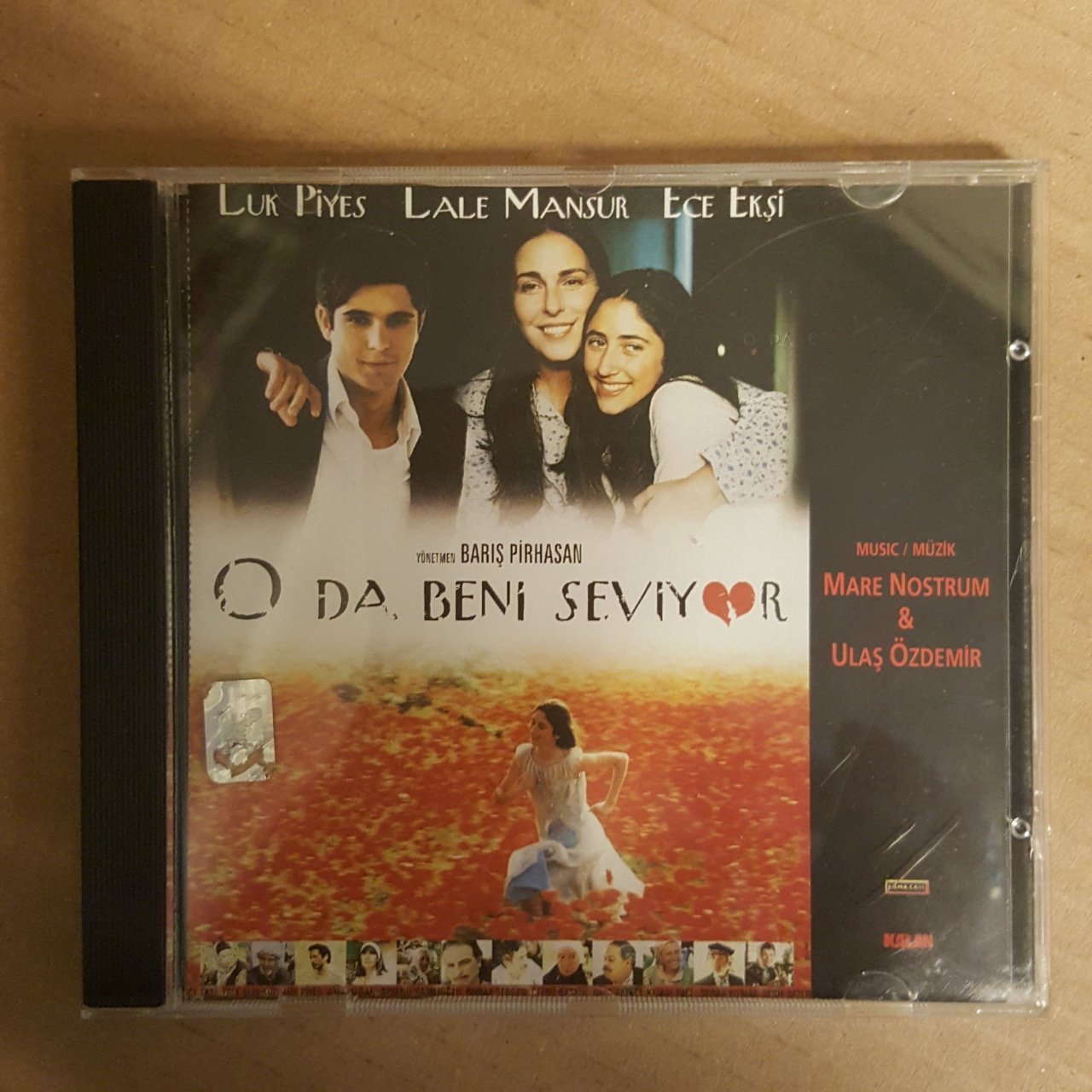 O DA BENİ SEVİYOR - FİLM MÜZİKLERİ / ULAŞ ÖZDEMİR & MARE NOSTRUM (2001) - CD KALAN MÜZİK 2.EL