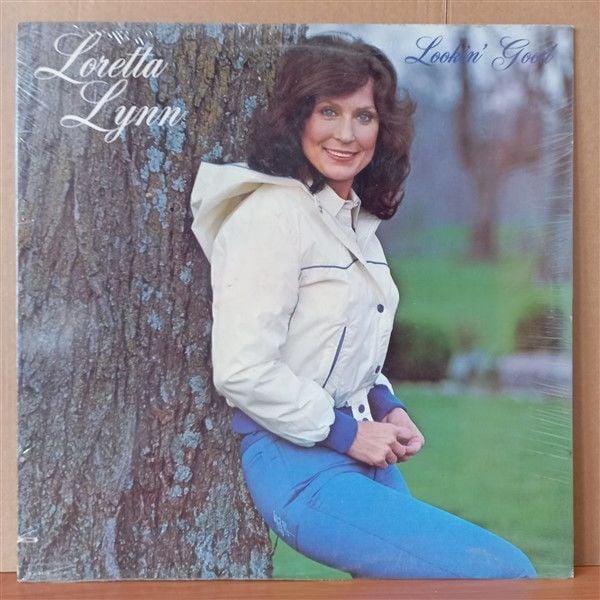 LORETTA LYNN – LOOKIN' GOOD (1980) - LP DÖNEM BASKISI SIFIR PLAK