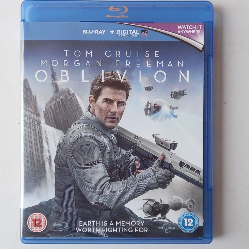 OBLIVION - TOM CRUISE, MORGAN FREEMAN - BLU-RAY 2.EL