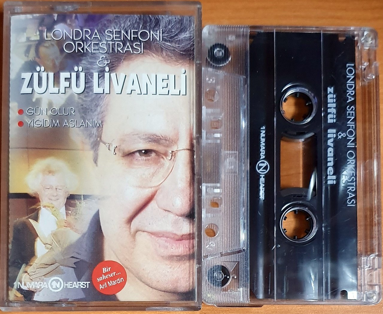 LONDRA SENFONİ ORKESTRASI & ZÜLFÜ LİVANELİ - GÜN OLUR / YİĞİDİM ASLANIM - KASET SINGLE / 1 NUMARA 2.EL