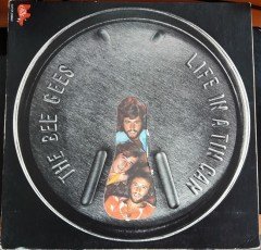 BEE GEES - LIFE IN A TIN CAN (1973) - 2.EL PLAK