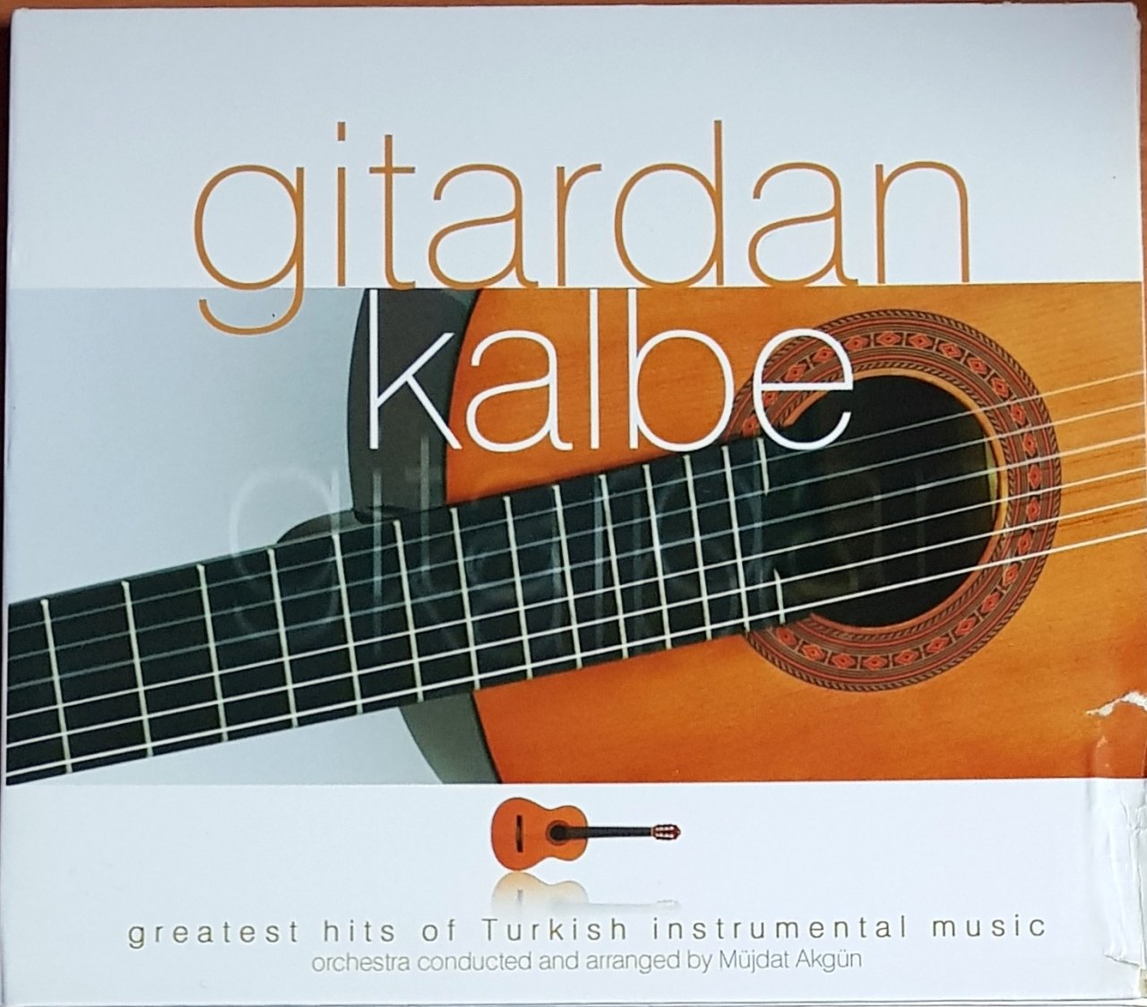 GİTARDAN KALBE / MÜJDAT AKGÜN (2013) ÇINAR MÜZİK CD 2.EL