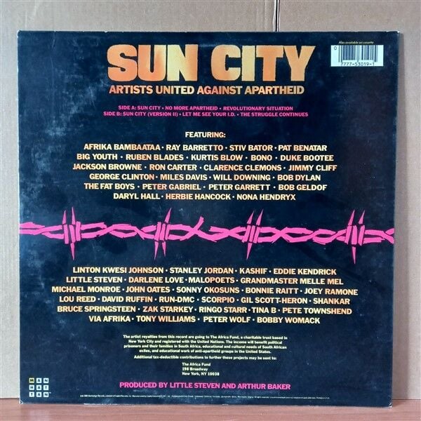 SUN CITY / ARTISTS UNITED AGAINST APARTHEID / AFRIKA BAMBAATAA, RAY BARRETTO, BONO, KURTOS BLOW, MILES DAVIS, PETER GABRIEL, HERBIE HANCOCK, BOB DYLAN, RUN DMC, RINGO STARR, SHANKAR, LOU REED (1985) - LP 2.EL PLAK