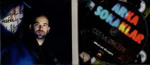 ARKA SOKAKLAR - ORİJİNAL DİZİ MÜZİKLERİ / SOUNDTRACK - MURAT EVGİN (2012) - CD İMZALI DIGIPAK 2.EL