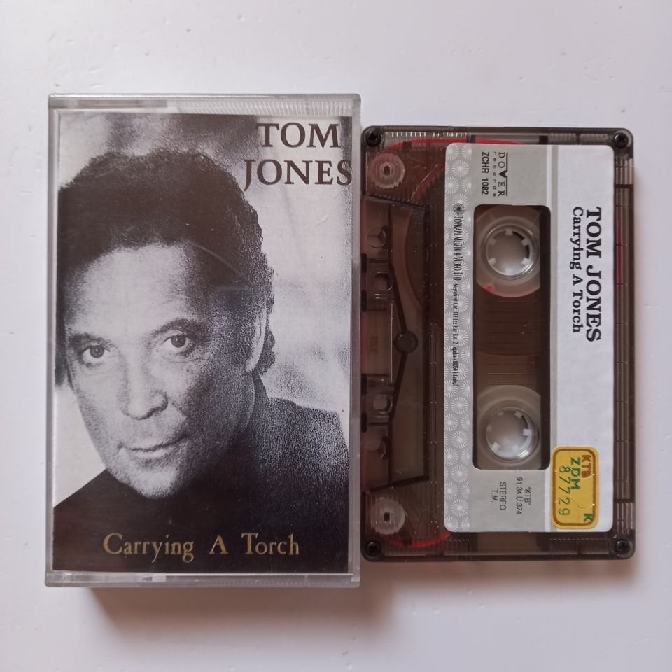 TOM JONES - CARRYING A TORCH (1991) - KASET 2.EL