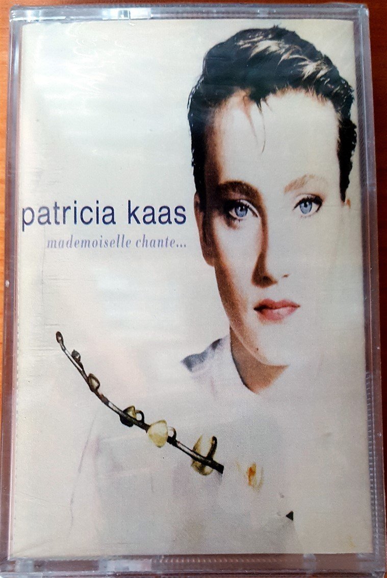 PATRICIA KAAS - MADEMOISELLE CHANTE... (2002) UNIVERSAL CASSETTE MADE IN TURKEY ''NEW''