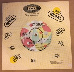 AJDA PEKKAN - OYALAMA BENİ / SAKLANBAÇ 7'' 45 DEVİR