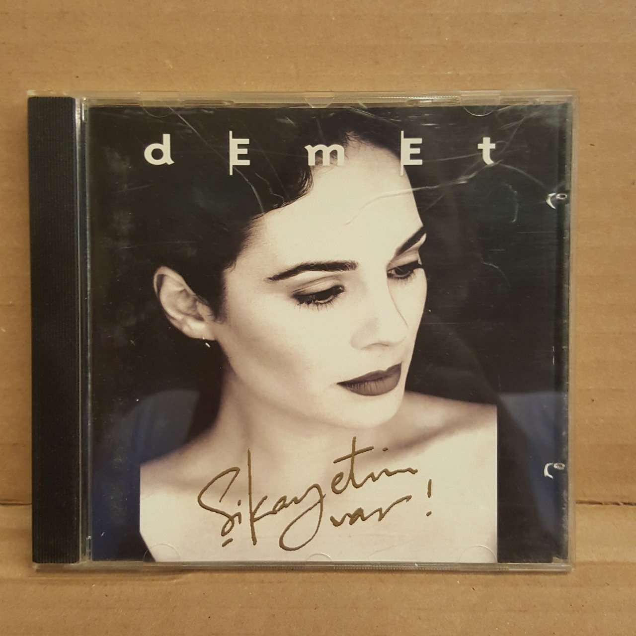 DEMET SAĞIROĞLU - ŞİKAYETİM VAR (1996) - CD COLUMBIA/SONY BASIM 2.EL