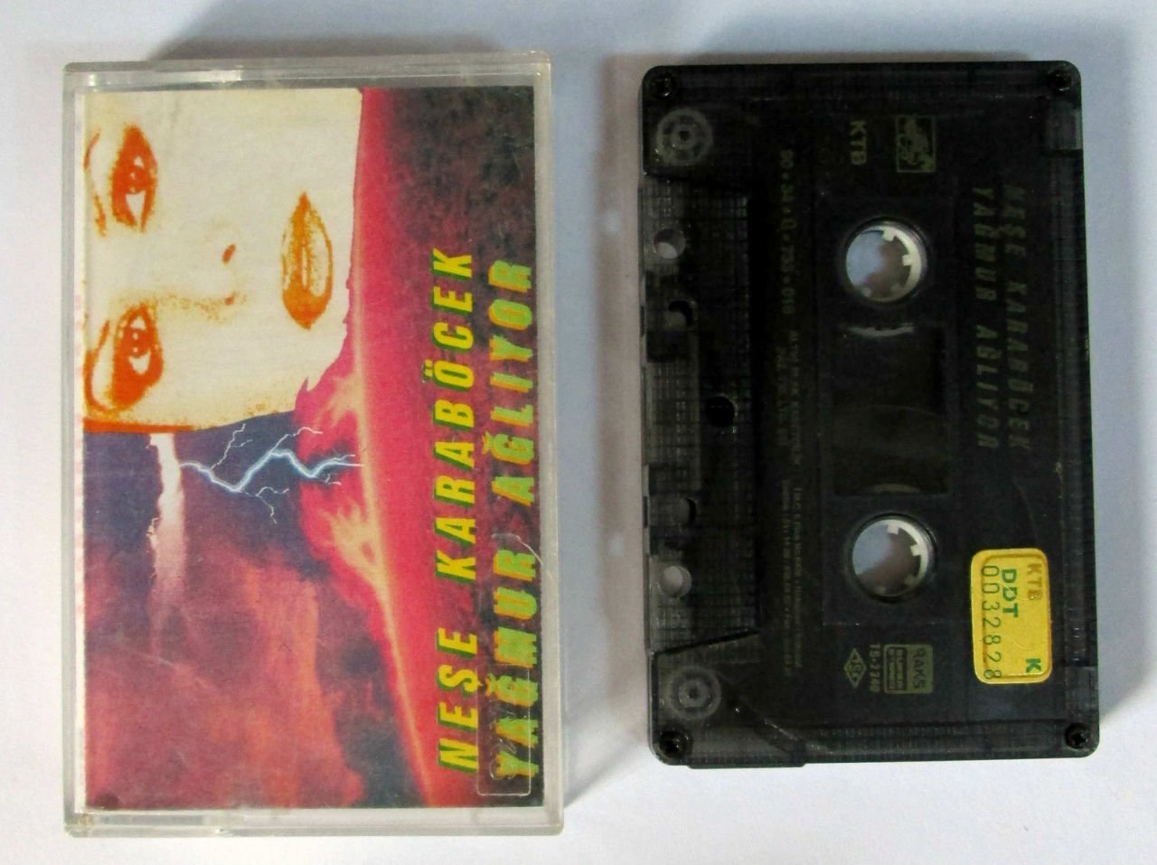 NEŞE KARABÖCEK - YAĞMUR AĞLIYOR - KASET 2.EL