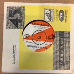 KAMURAN AKKOR - AŞK ESKİ BİR YALAN / KOKLADIĞIM İLK VE SON ÇİÇEKSİN 7'' 45 DEVİR
