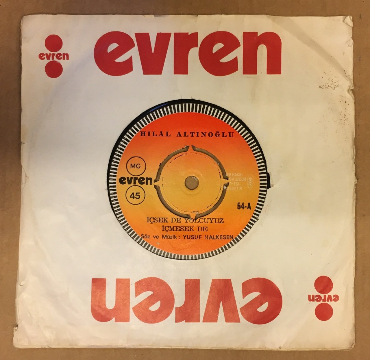 HİLAL ALTINOĞLU - İÇSEK DE YOLCUYUZ İÇMESEK DE / KARLI BİR KIŞ GÜNÜ 7'' 45 DEVİR