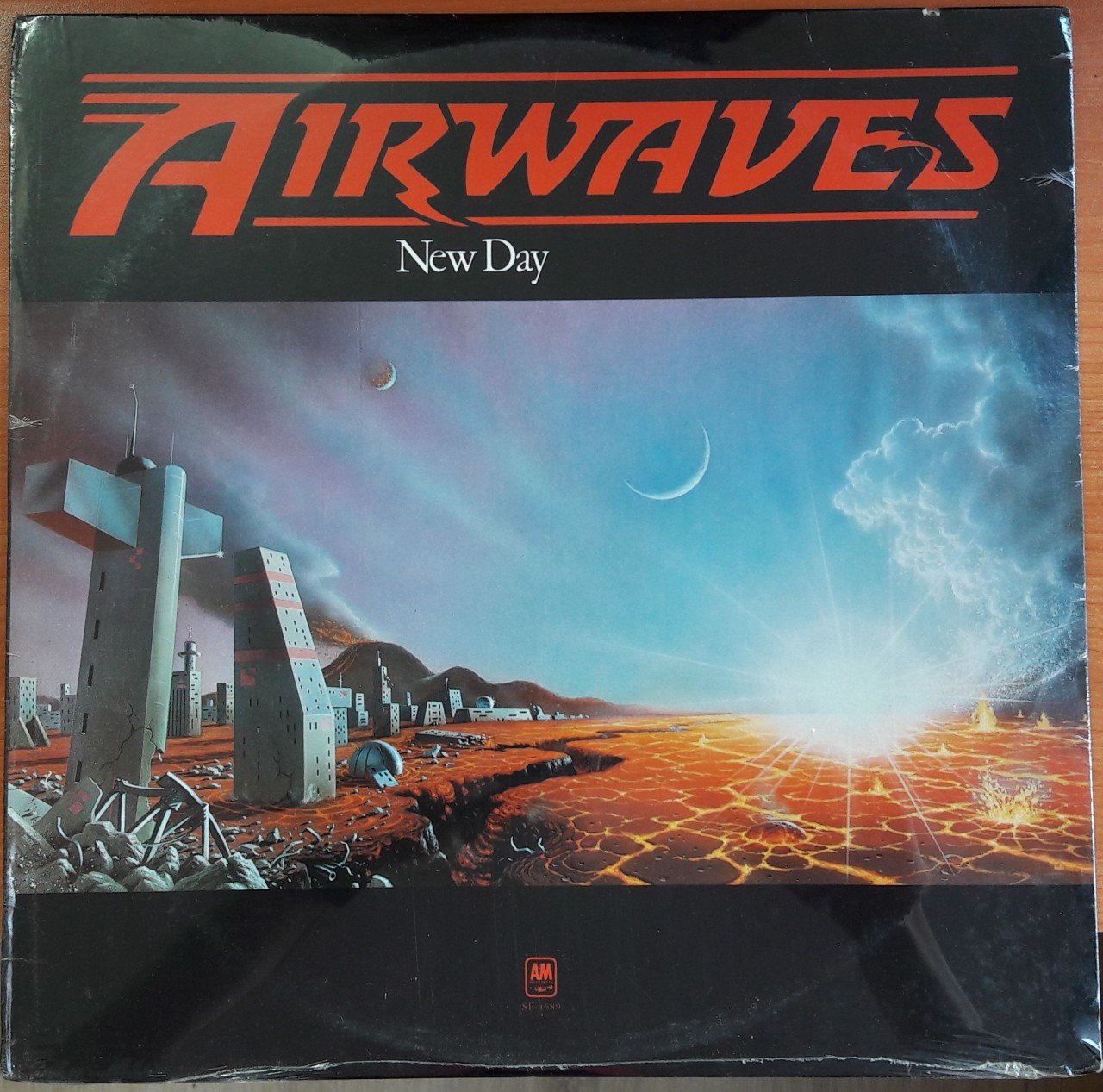AIRWAVES - NEW DAY (1978) - DÖNEM BASKISI SIFIR PLAK