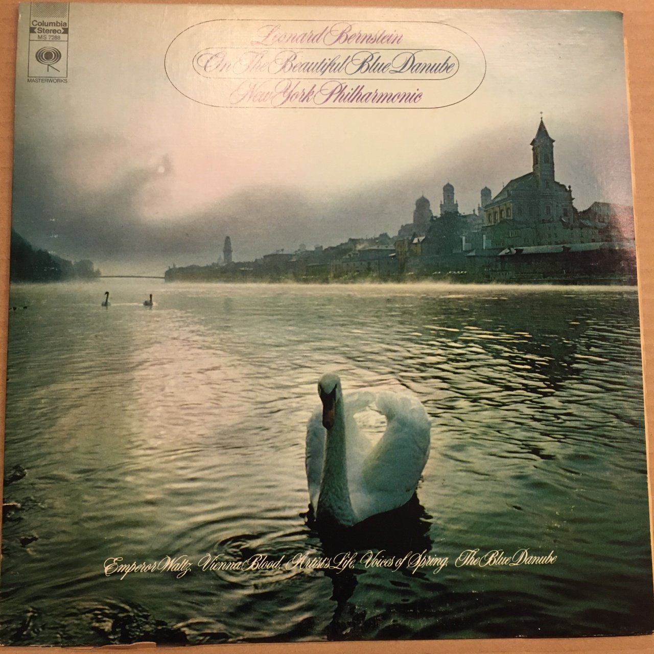 LEONARD BERNSTEIN - ON THE BEAUTIFUL BLUE DANUBE, NEW YORK PHIL. 2.EL PLAK 2.EL PLAK