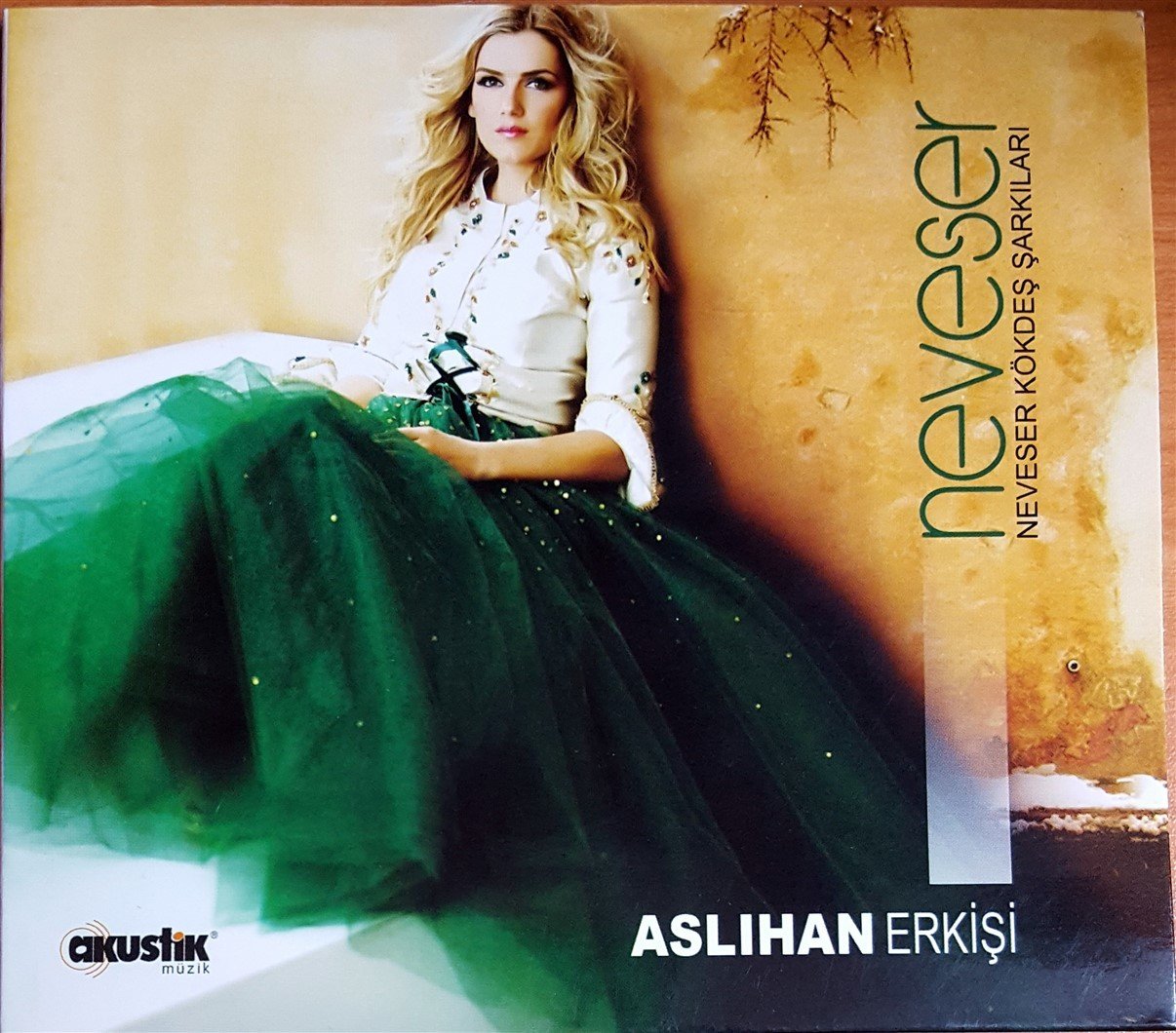 ASLIHAN ERKİŞİ - NEVESER / NEVESER KÖKDEŞ ŞARKILARI (2004) AKUSTİK MÜZİK CD 2.EL