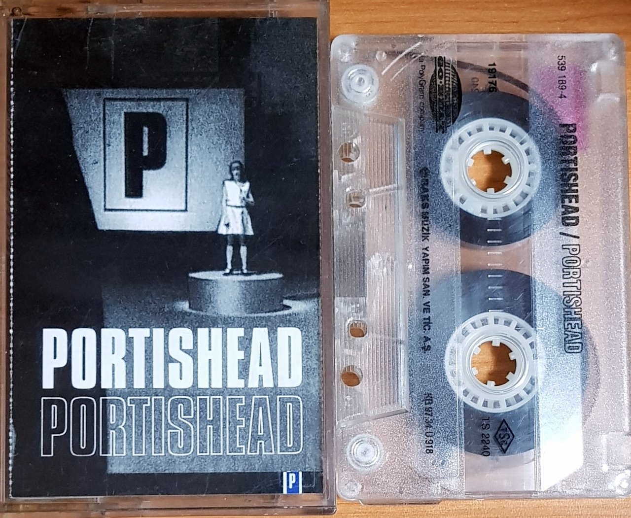 PORTISHEAD - PORTISHEAD (1997) RAKS KASET 2.EL