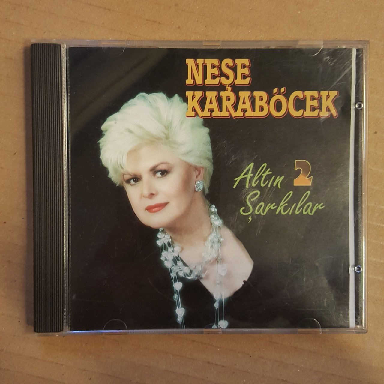 NEŞE KARABÖCEK - ALTIN ŞARKILAR 2 (1994) - CD ESKİ PLASTİK SARI BANDROL ÇOK NADİR 2.EL