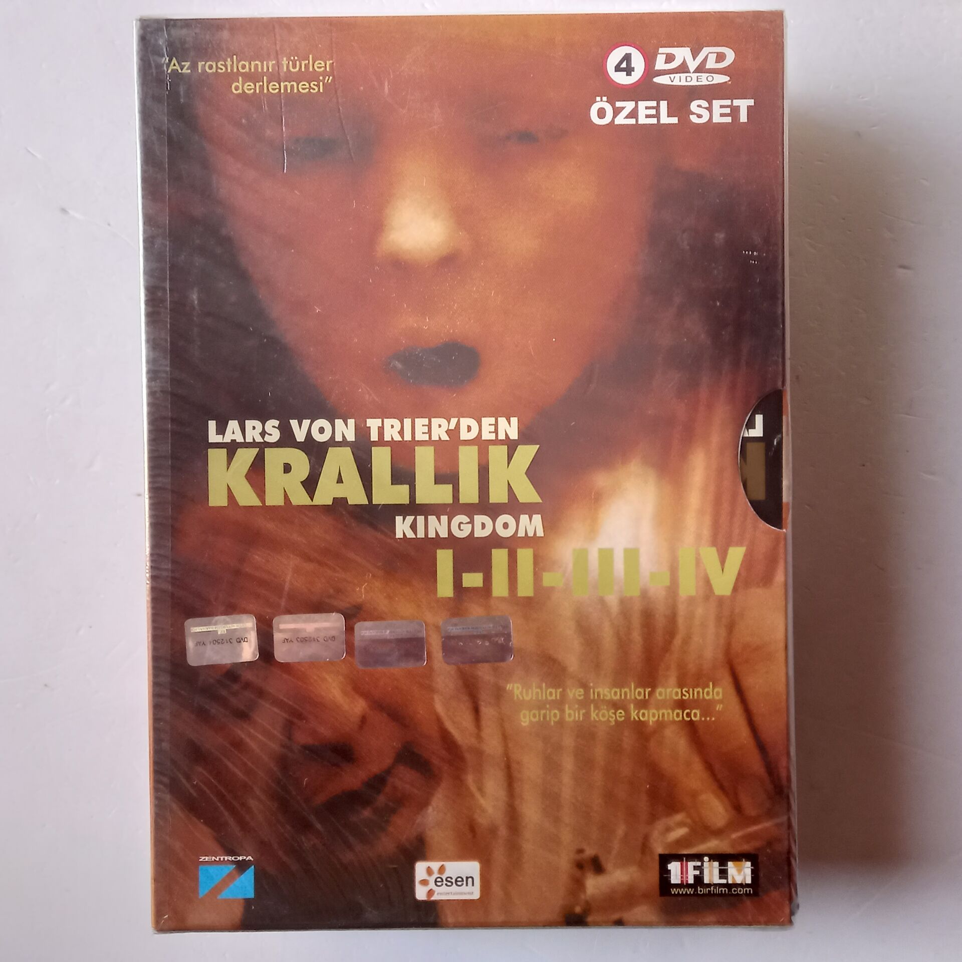KRALLIK / KINGDOM I, II, III, IV - LARS VON TRIER - 4DVD ÖZEL SET AMBALAJINDA SIFIR