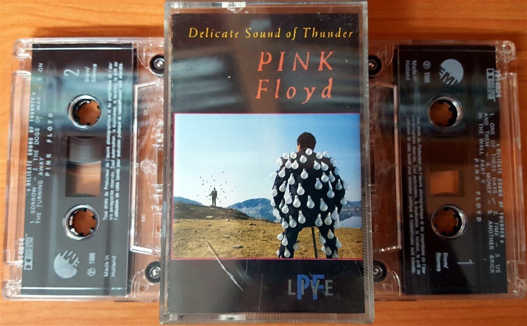 PINK FLOYD - DELICATE SOUND OF THUNDER DOUBLE CASSETTE MADE IN HOLLAND ''USED''