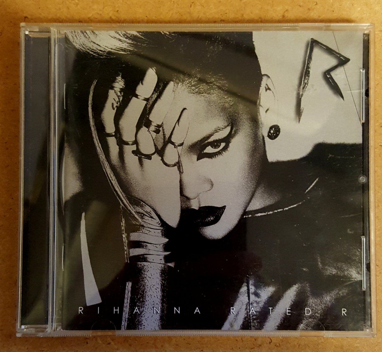 RIHANNA RATED R (2009) CD 2.EL