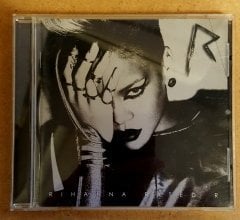 RIHANNA RATED R (2009) CD 2.EL