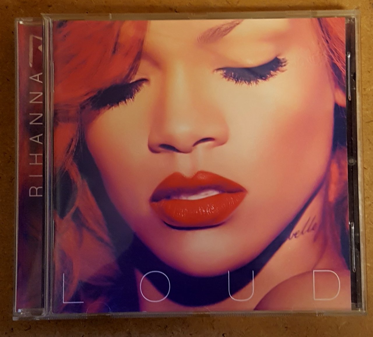 RIHANNA LOUD (2010) CD 2.EL