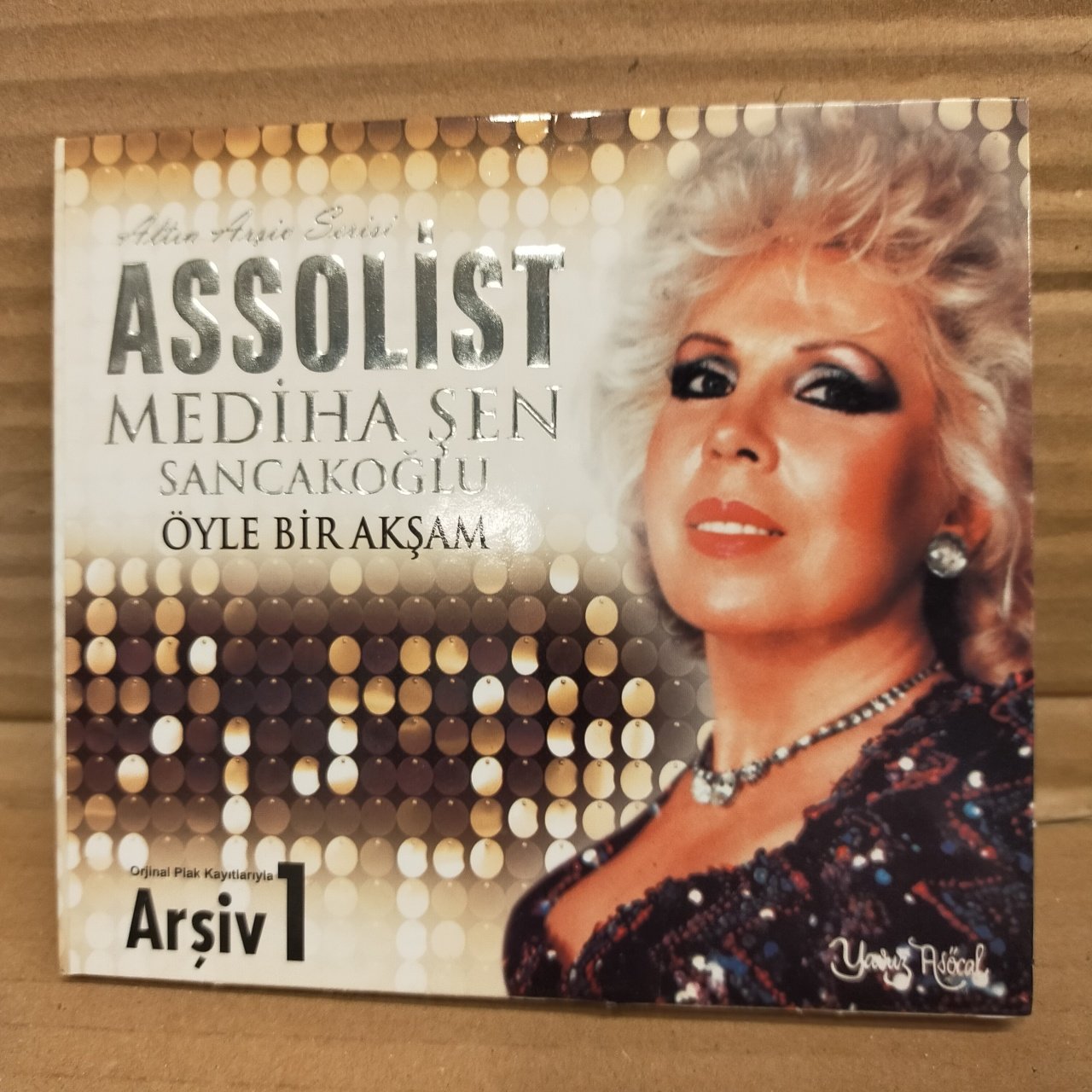 MEDİHA ŞEN SANCAKOĞLU - ARŞİV 1 / ÖYLE BİR AKŞAM (1985) - CD DIGIPACK 2.EL