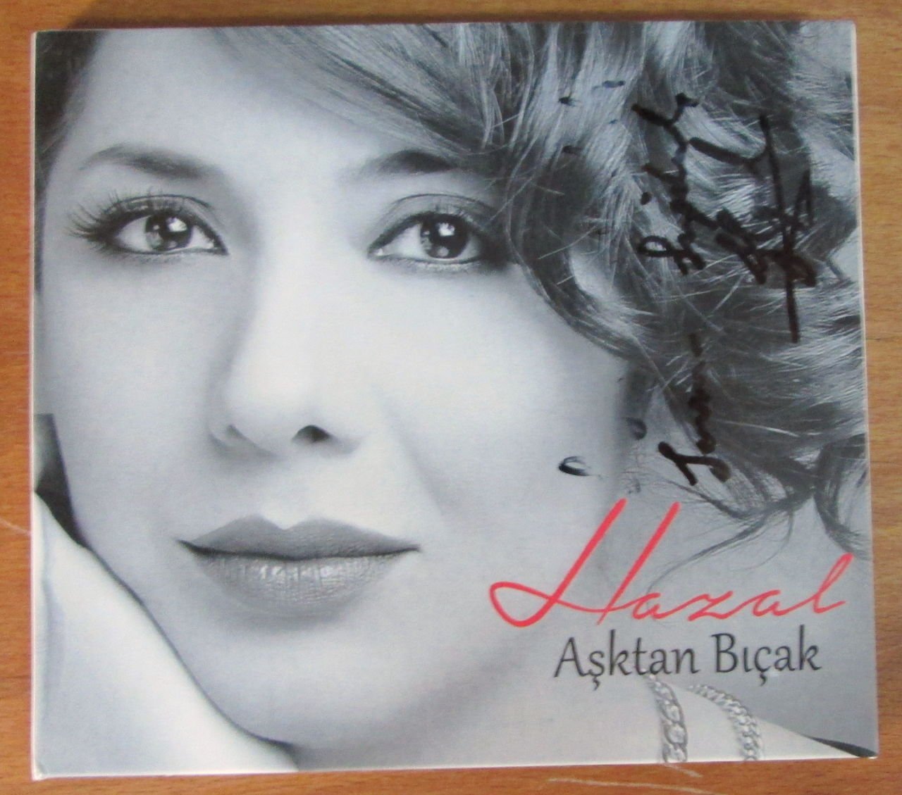 HAZAL AŞKTAN BIÇAK İMZALI CD 2.EL