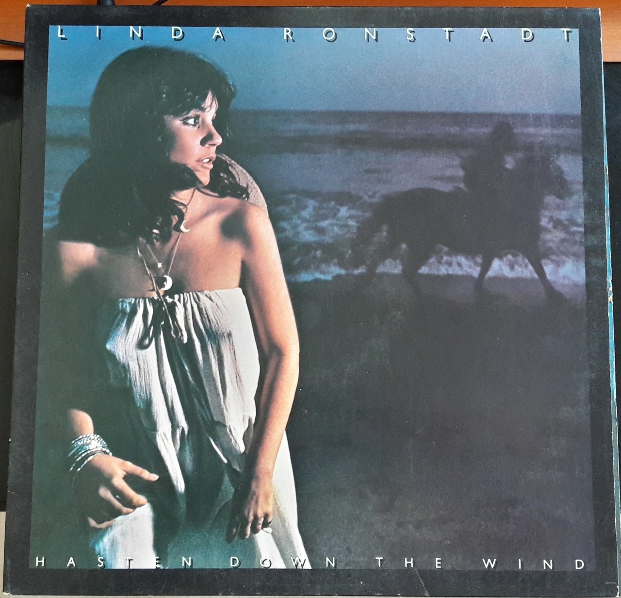 LINDA RONSTADT - HASTEN DOWN THE WIND (1976) - 2.EL PLAK