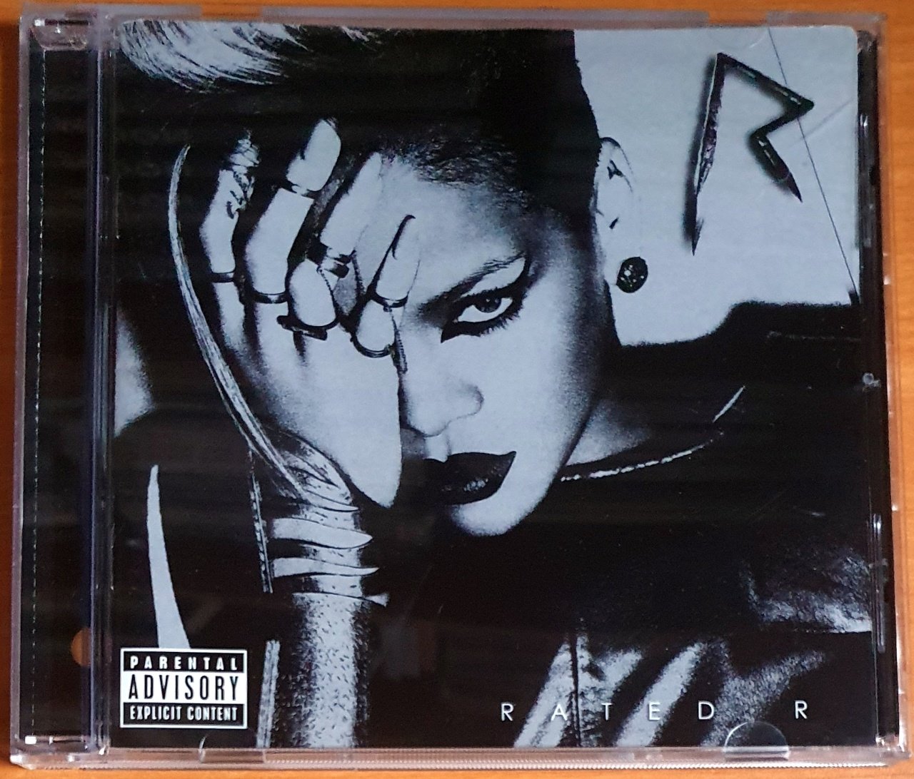 RIHANNA - RATED R (2009) - CD 2.EL