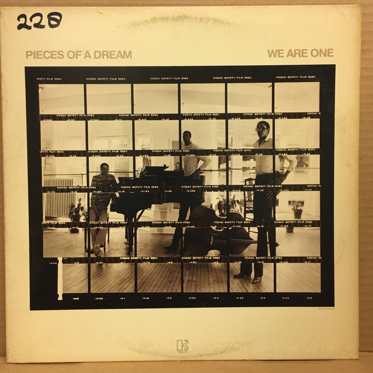 PIECES OF A DREAM - WE ARE ONE (1982) - PLAK 2.EL