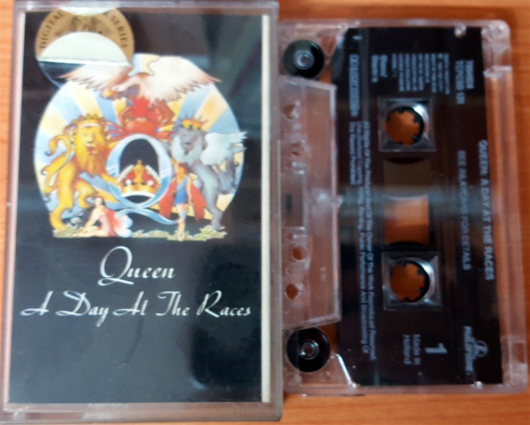 QUEEN - A DAY AT THE RACES CASSETTE MADE IN HOLLAND ''USED''