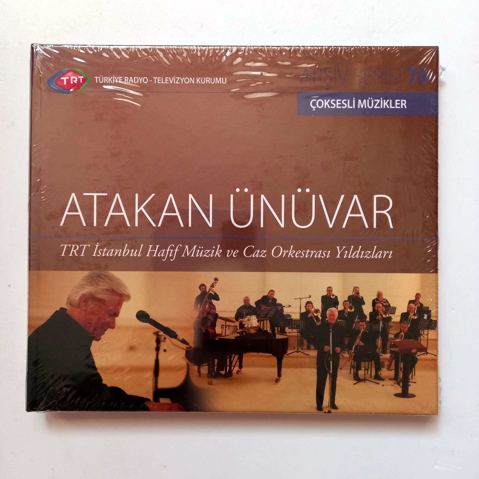 ATAKAN ÜNÜVAR / TRT İSTANBUL HAFİF MÜZİK VE CAZ ORKESTRASI YILDIZLARI / TRT ARŞİV SERİSİ 78 - CD SIFIR