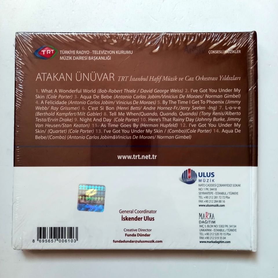 ATAKAN ÜNÜVAR / TRT İSTANBUL HAFİF MÜZİK VE CAZ ORKESTRASI YILDIZLARI / TRT ARŞİV SERİSİ 78 - CD SIFIR