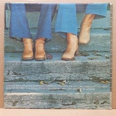 THE WALL BROTHERS - AT THE DOOR (1977) - LP 2.EL PLAK