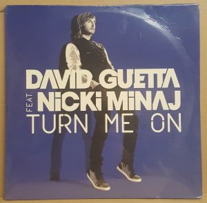 DAVID GUETTA feat NICKI MINAJ - TURN ME ON (2012) - KAPAK DEFOLU 12'' 45 RPM MAXI SINGLE SIFIR PLAK