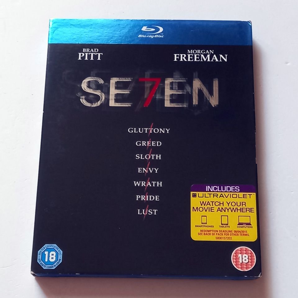 SE7EN - BRAD PITT, MORGAN FREEMAN - YÖN.: DAVID FINCHER - BLU-RAY SLIPCOVER 2.EL