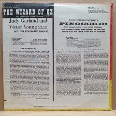 THE WIZARD OF OZ / THE MUSICAL SCORE / JUDY GARLAND, VICTOR YOUNG / PINOCCHIO / CLIF EDWARS, THE KING'S MEN, THE KEN DARBY SINGERS - LP DÖNEM BASKISI SIFIR PLAK