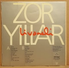 ZÜLFÜ LİVANELİ - ZOR YILLAR (1980) - LP GÖKSOY PLAKÇILIK 2.EL PLAK