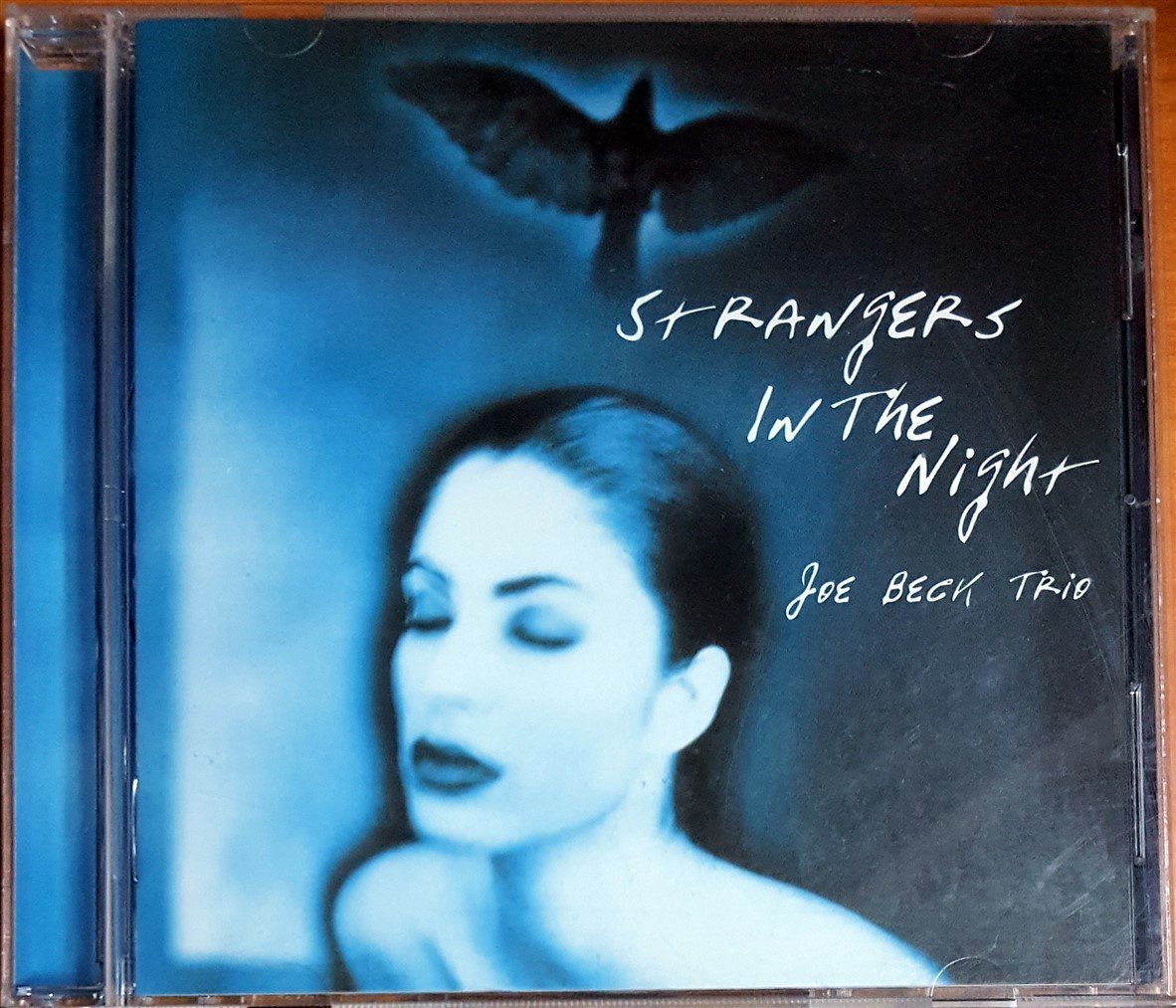 JOE BECK TRIO - STRANGERS IN THE NIGHT / TRIBUTE TO FRANK SINATRA (1999) VENUS RECORDS CD 2.EL
