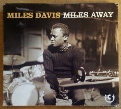 MILES DAVIS MILES AWAY (2009) 3CD COMPILATION DIGIPACK 2.EL