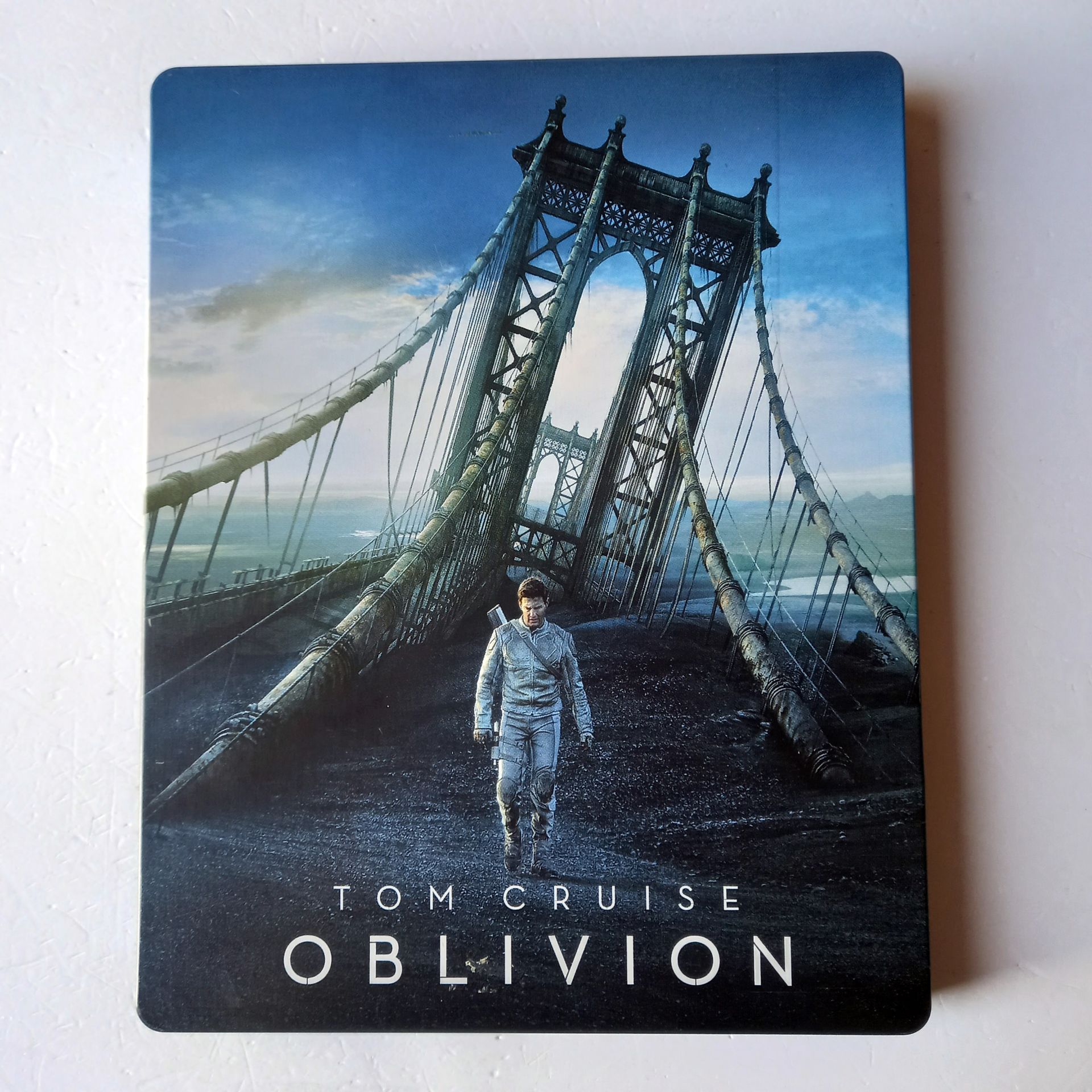 OBLIVION - TOM CRUISE, MORGAN FREEMAN - YÖN.: JOSEPH KOSINSKI - BLU-RAY STEELBOOK METAL KUTU 2.EL