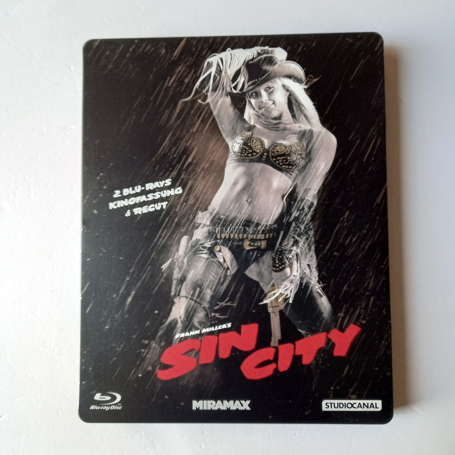 SIN CITY - MICKEY ROURKE, BRUCE WILLIS, CLIVE OWEN - YÖN.: FRANK MILLER, ROBERT RODRIGUEZ - 3BLU-RAY STEELBOOK METAL KUTU 2.EL TÜRKÇE ALTYAZI YOKTUR