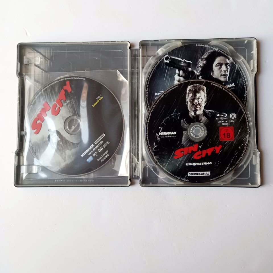 SIN CITY - MICKEY ROURKE, BRUCE WILLIS, CLIVE OWEN - YÖN.: FRANK MILLER, ROBERT RODRIGUEZ - 3BLU-RAY STEELBOOK METAL KUTU 2.EL TÜRKÇE ALTYAZI YOKTUR
